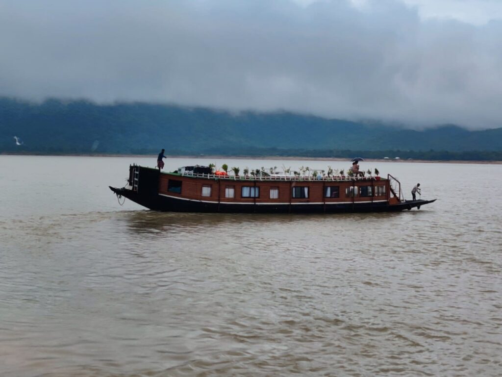 Himadri House Boat
