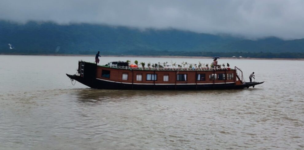 Himadri House Boat