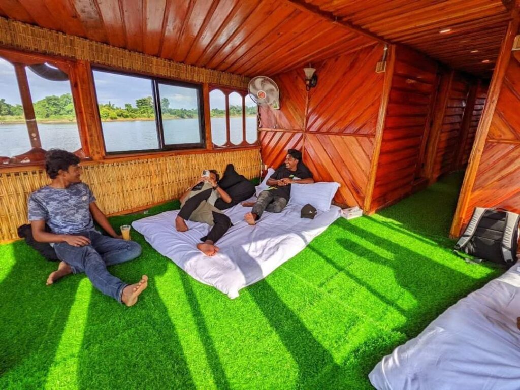 Himadri House Boat